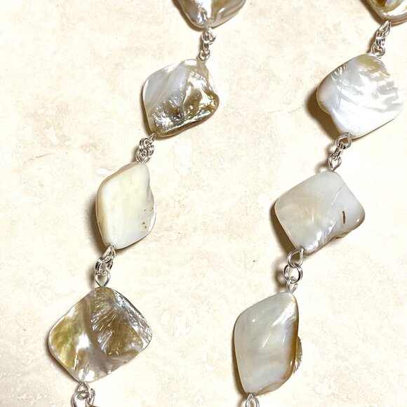 Irregular Mother of Pearl Shell beads + Cute Slim Cat Pendant Necklace - Picture 6 of 12